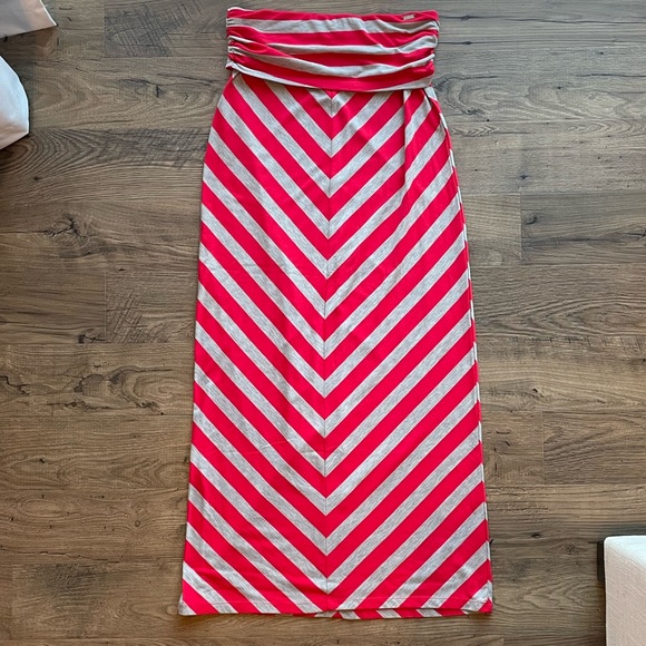 Guess Chevron Maxi Skirt - Picture 2 of 5